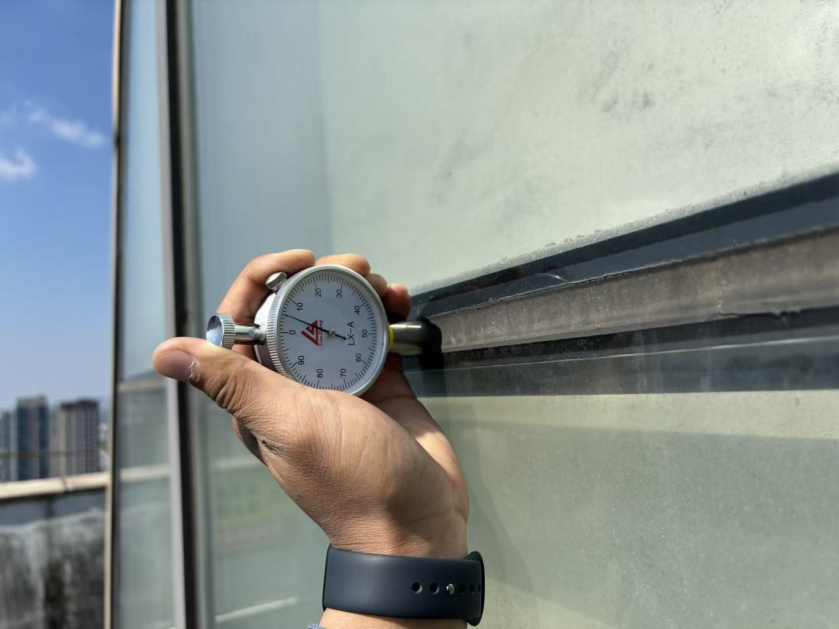 1761117054616348.jpg 幕墻安全性排查2.jpg